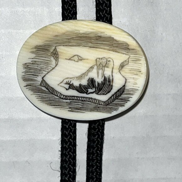 Hand Carved Scrimshaw Bolo Tie Black Shoe String Style Shape Hardware Ocean Life - Picture 2 of 4